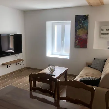 Au Calme Entièrement Rénové