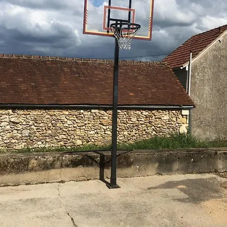 Au Calme Entierement Renove